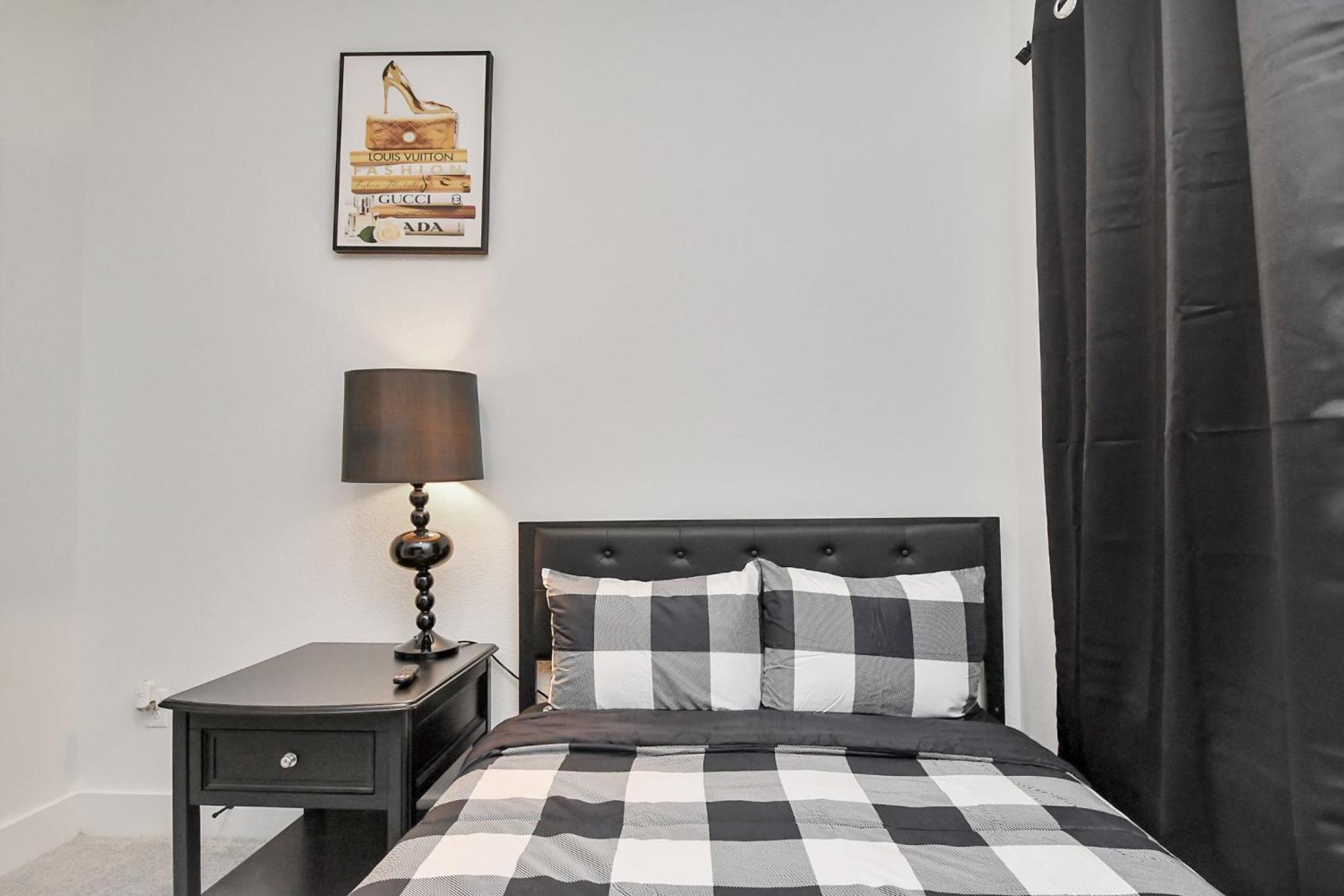 Cozy 3 Bedroom Townhouse in the Heart of Houston