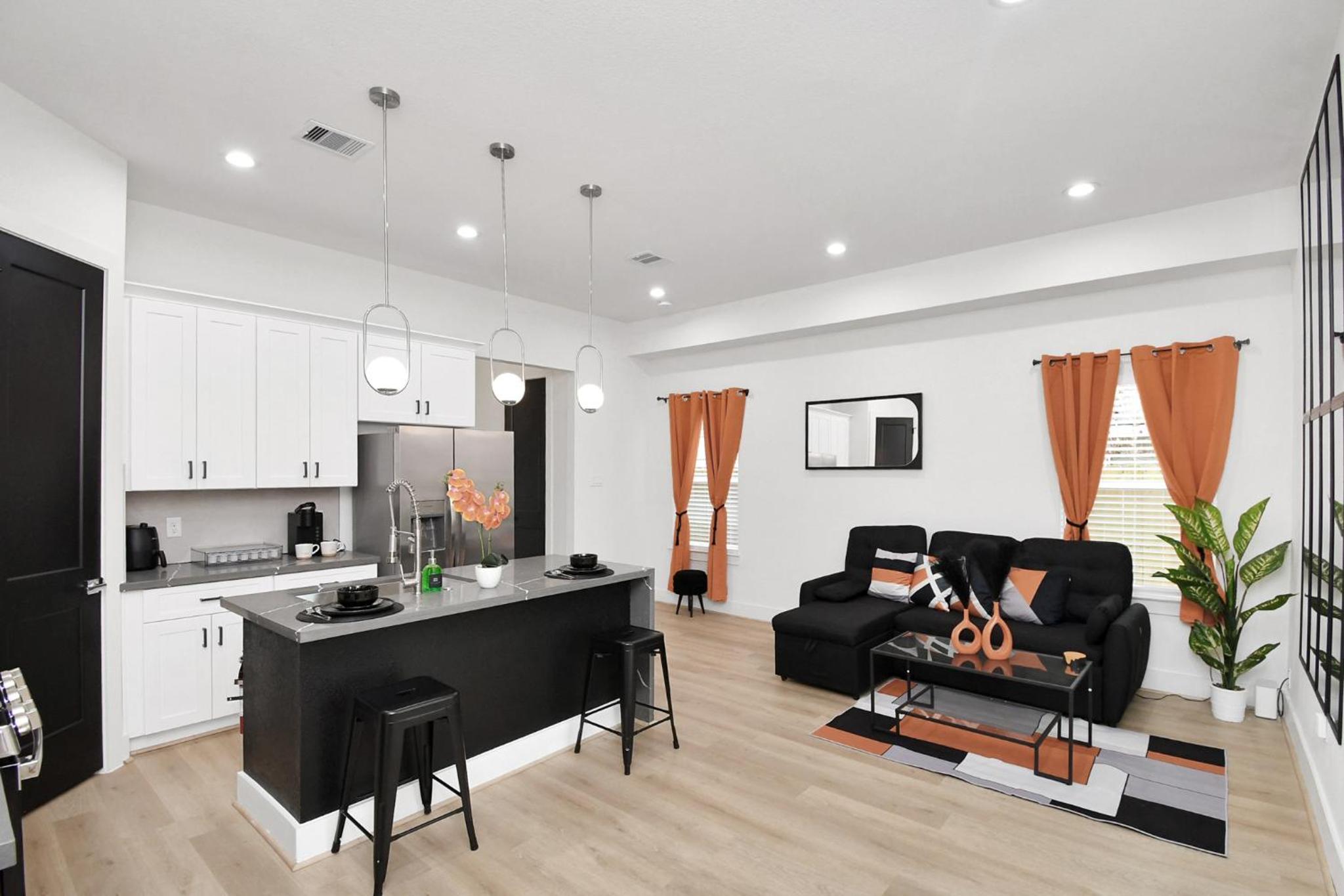 Cozy 3 Bedroom Townhouse in the Heart of Houston