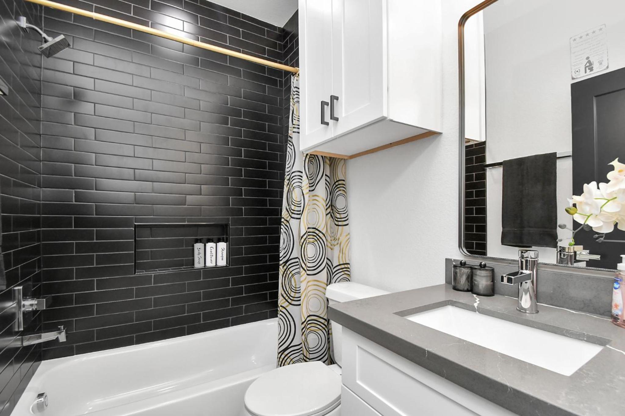 Cozy 3 Bedroom Townhouse in the Heart of Houston