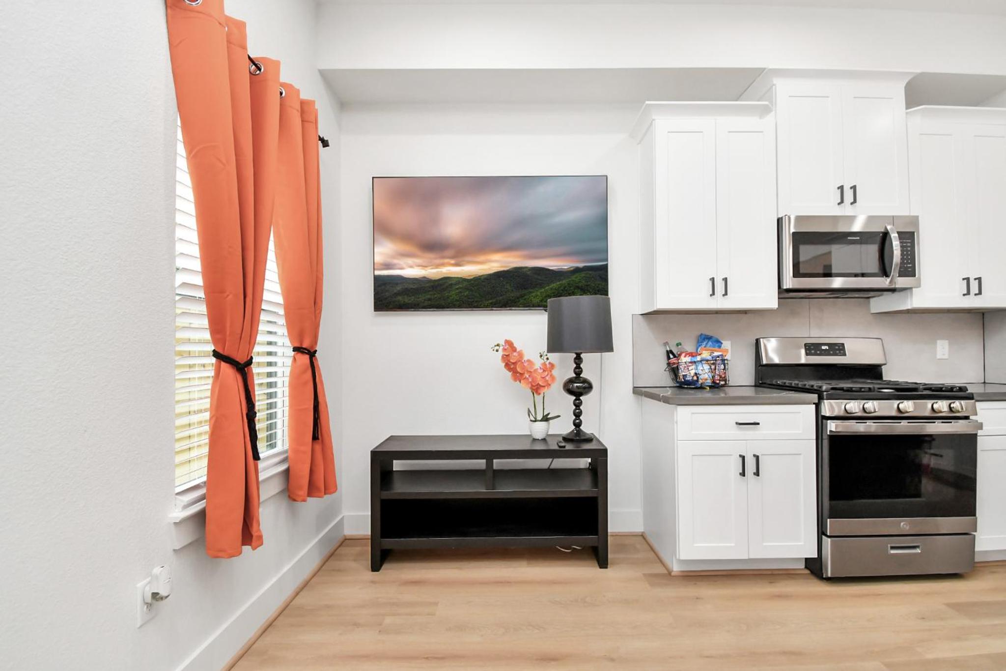 Cozy 3 Bedroom Townhouse in the Heart of Houston