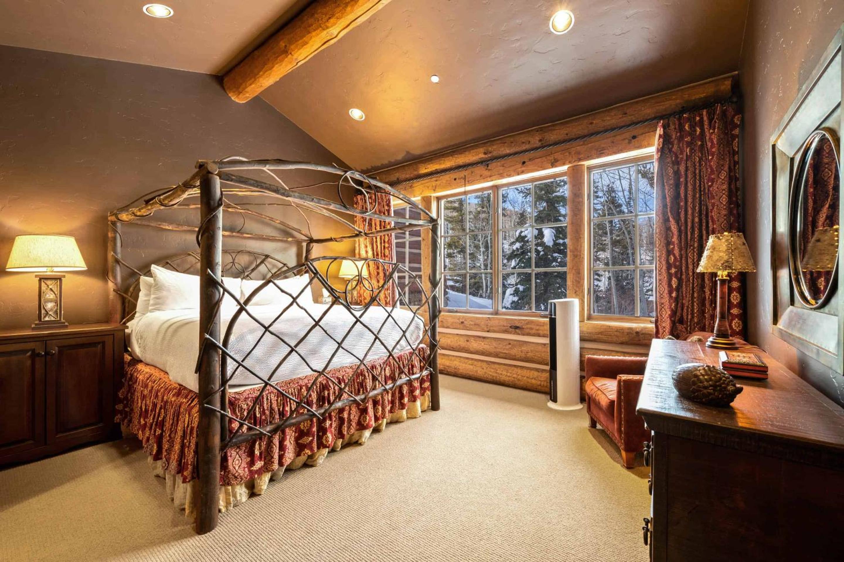 LX 313 Strawberry Park 7 Bedroom Platinum by East West Hospitality view 4