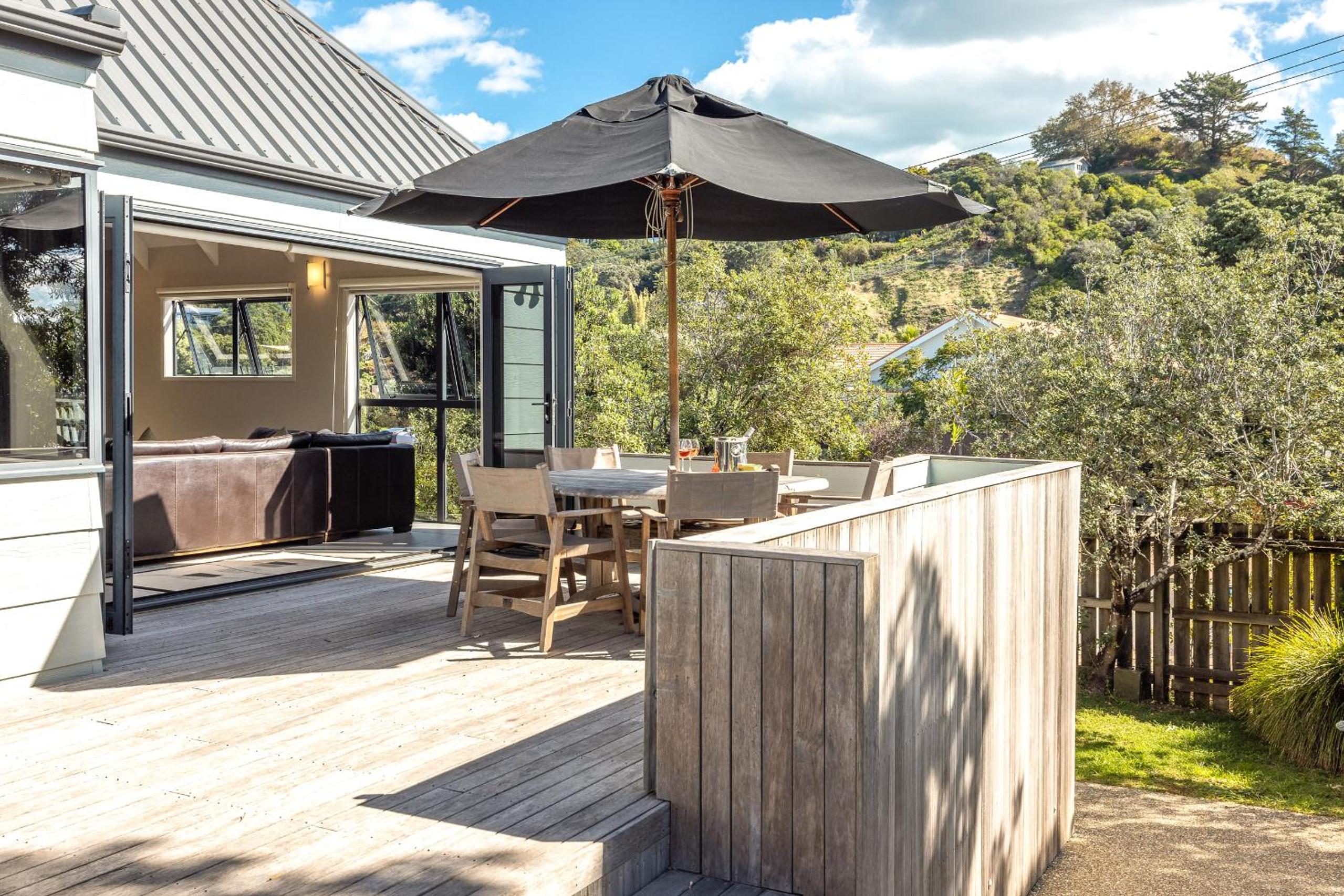 Onetangi Beach Pavilion -100 metres to Onetangi Beach! - Be My Guest Waiheke view 5