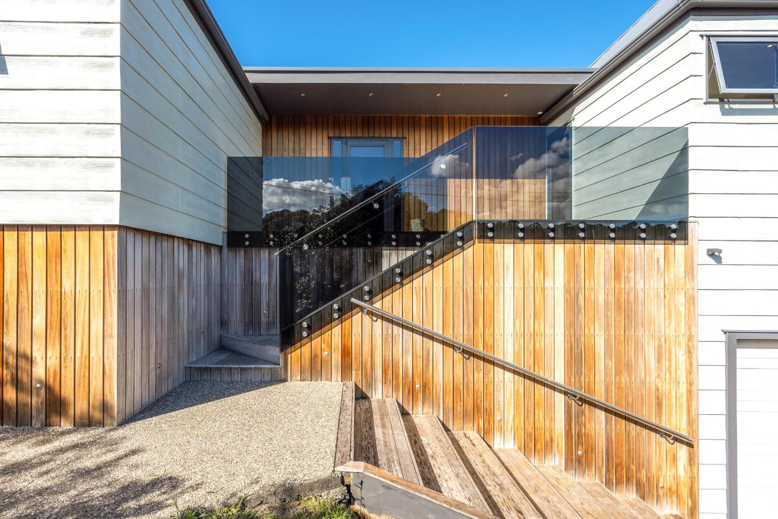 Onetangi Beach Pavilion -100 metres to Onetangi Beach! - Be My Guest Waiheke view 4