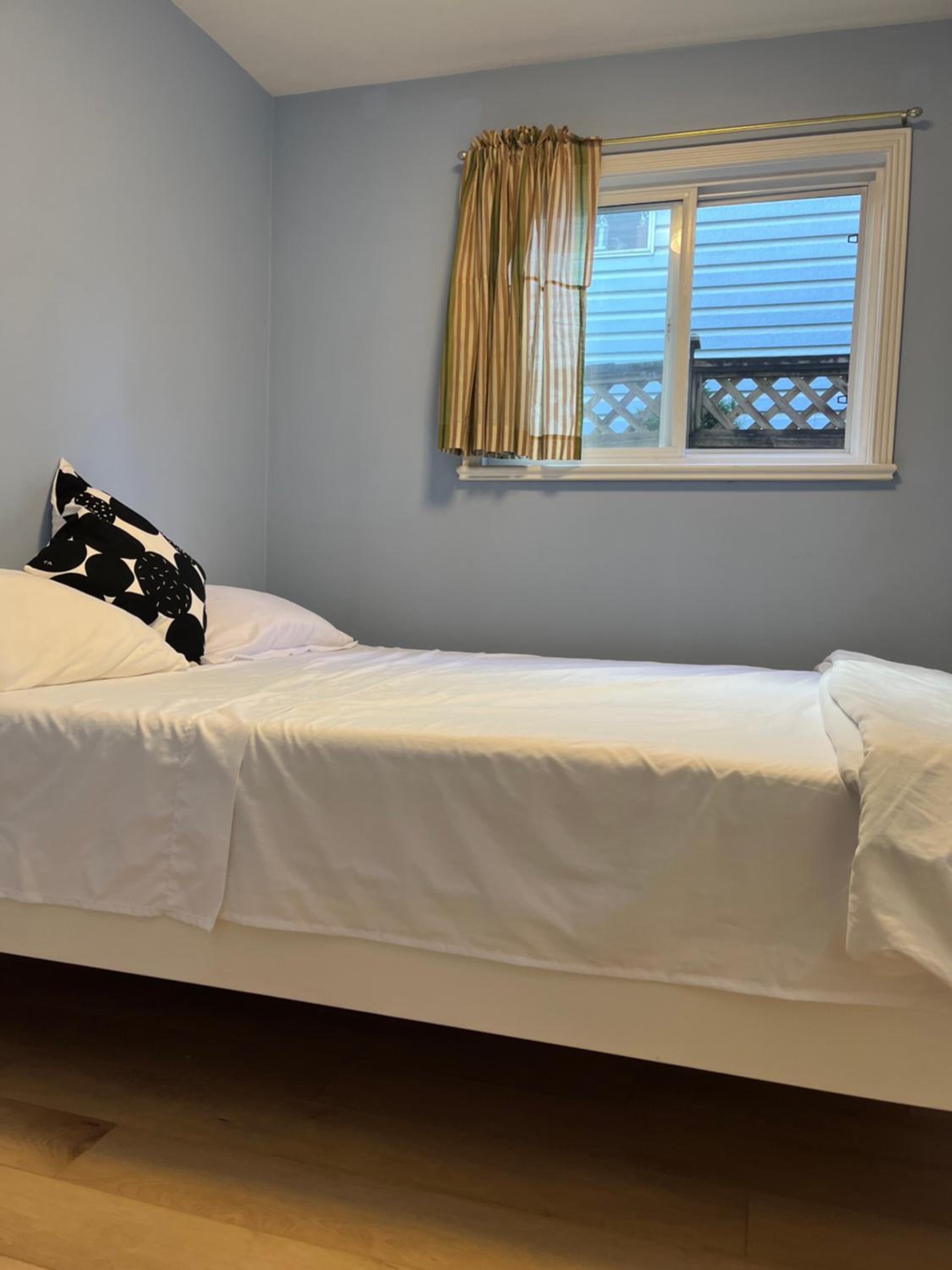2 Beds Guest Suite to Yourself at Coquitlam Centre Mall