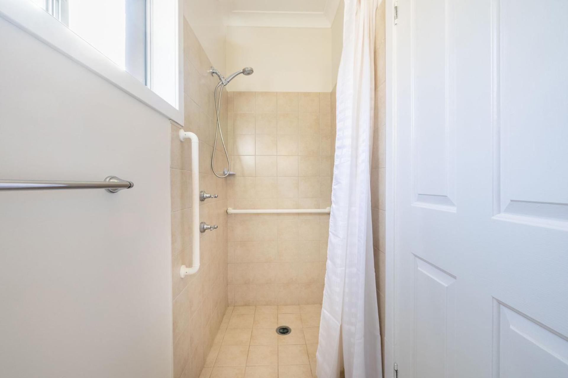 Pet friendly 24 Irawari Crescent - pool, air con, boat parking