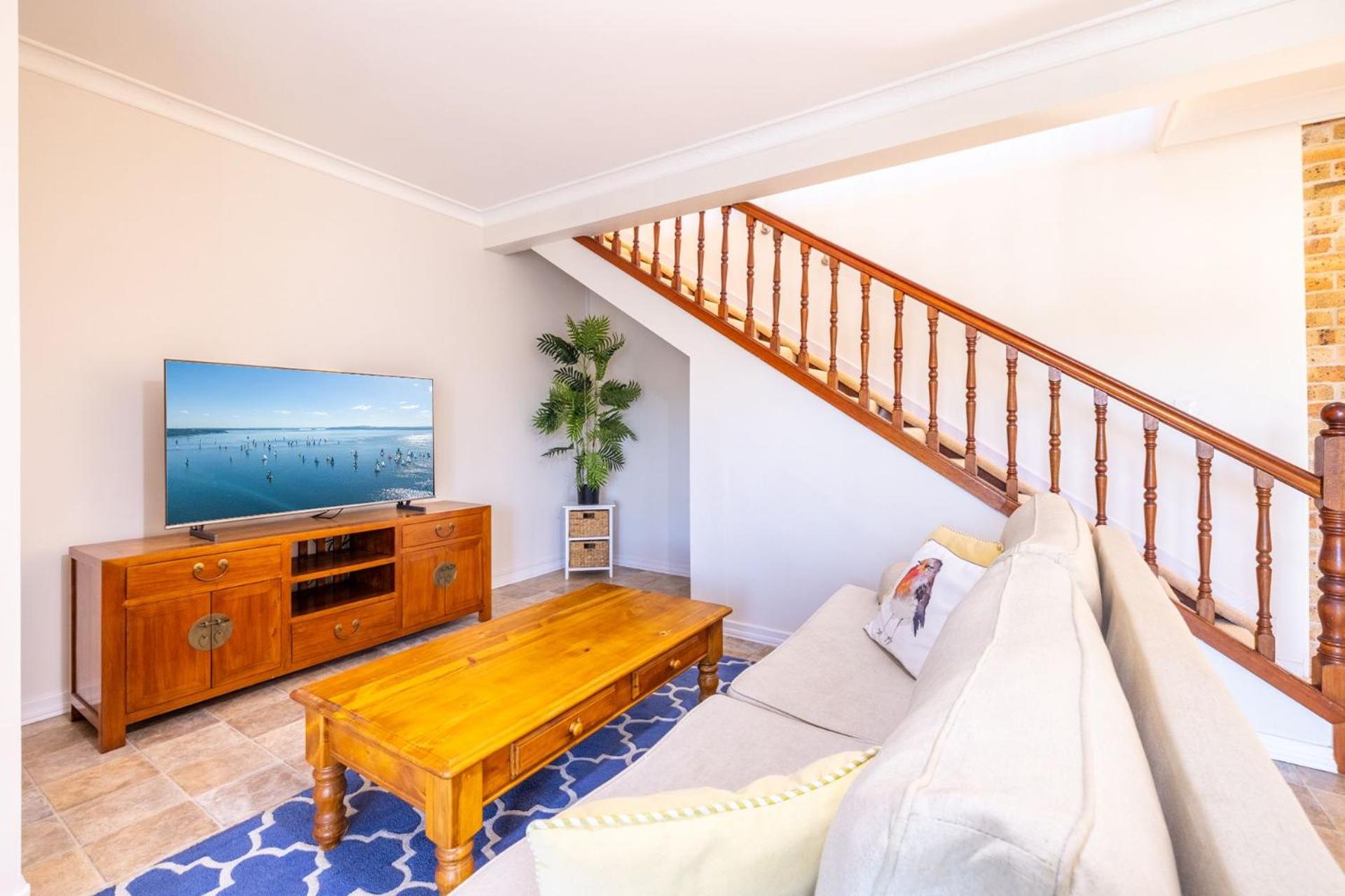 Pet friendly 24 Irawari Crescent - pool, air con, boat parking