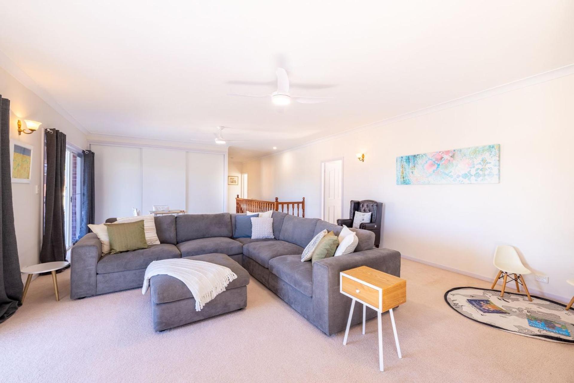 Pet friendly 24 Irawari Crescent - pool, air con, boat parking
