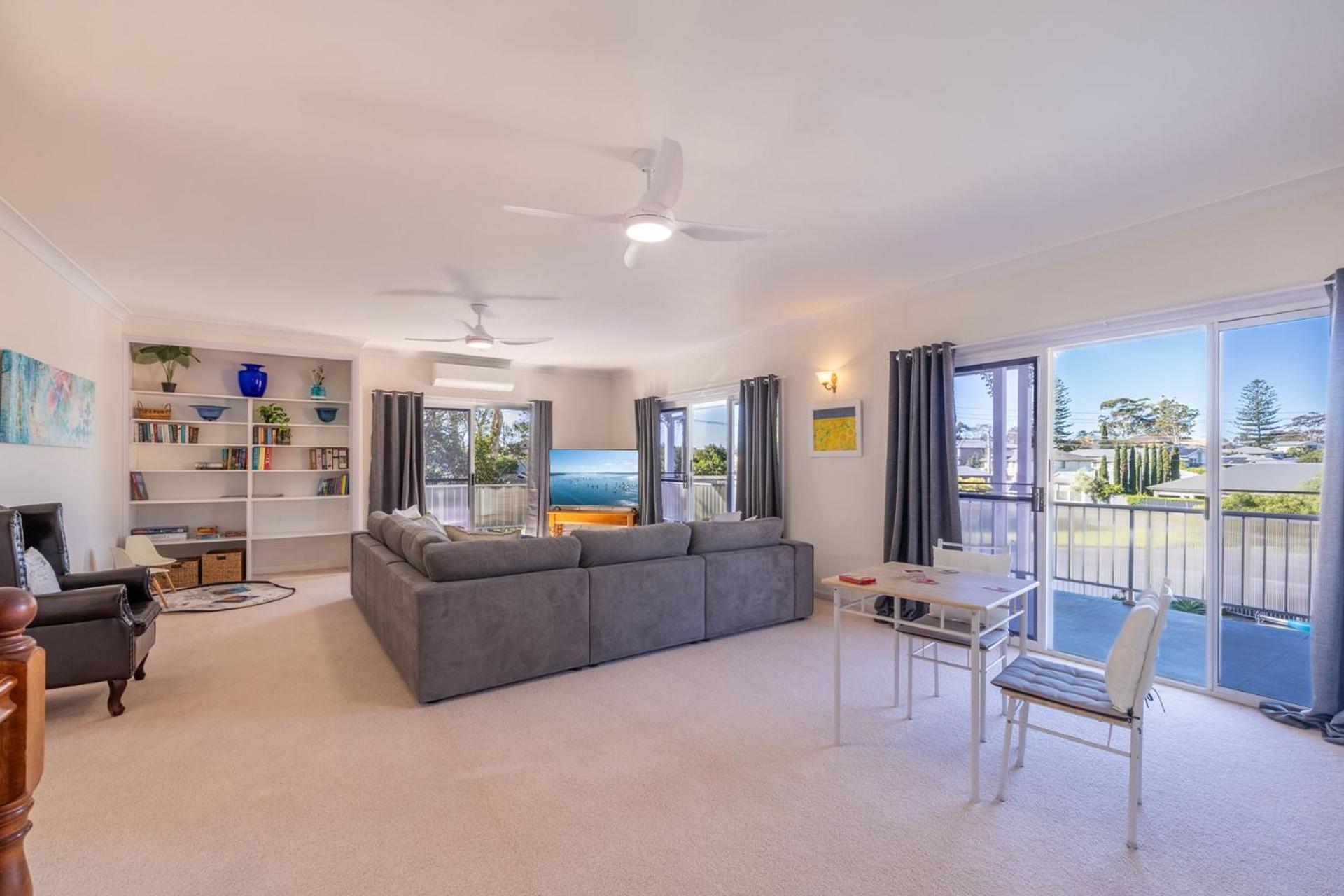 Pet friendly 24 Irawari Crescent - pool, air con, boat parking
