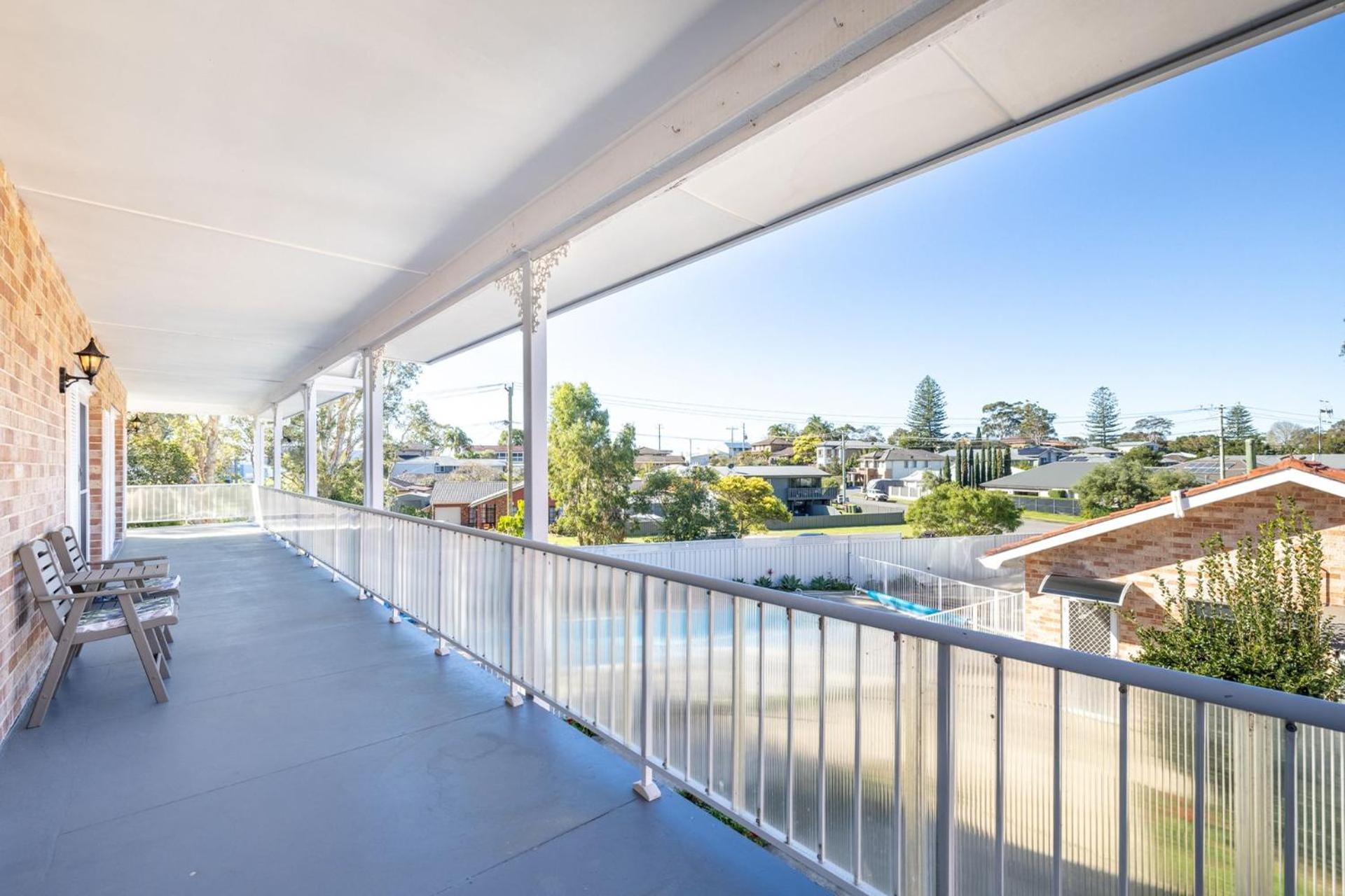 Pet friendly 24 Irawari Crescent - pool, air con, boat parking