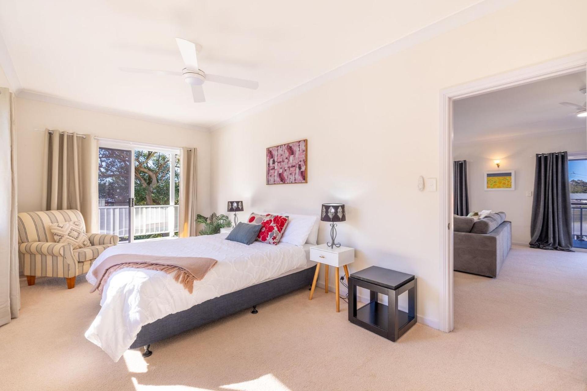 Pet friendly 24 Irawari Crescent - pool, air con, boat parking