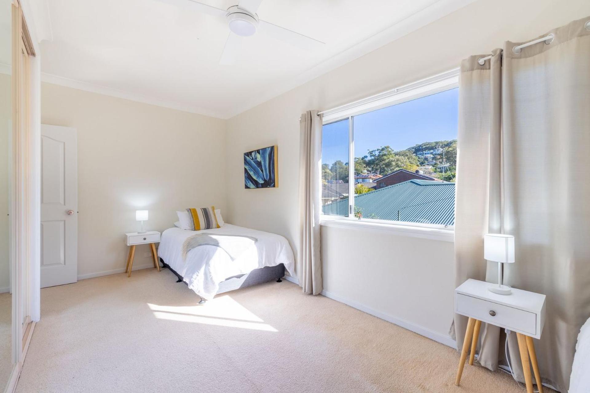 Pet friendly 24 Irawari Crescent - pool, air con, boat parking