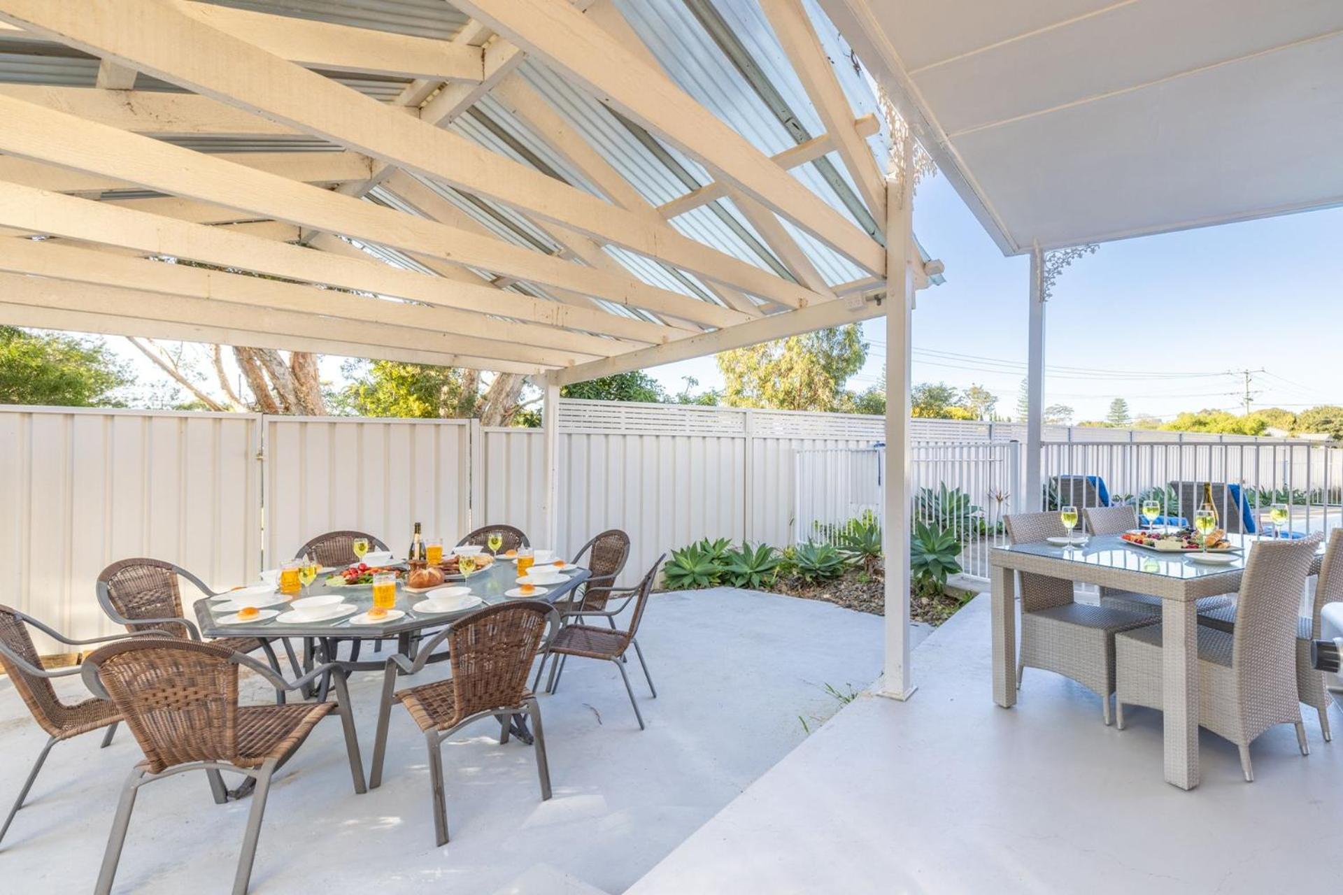 Pet friendly 24 Irawari Crescent - pool, air con, boat parking