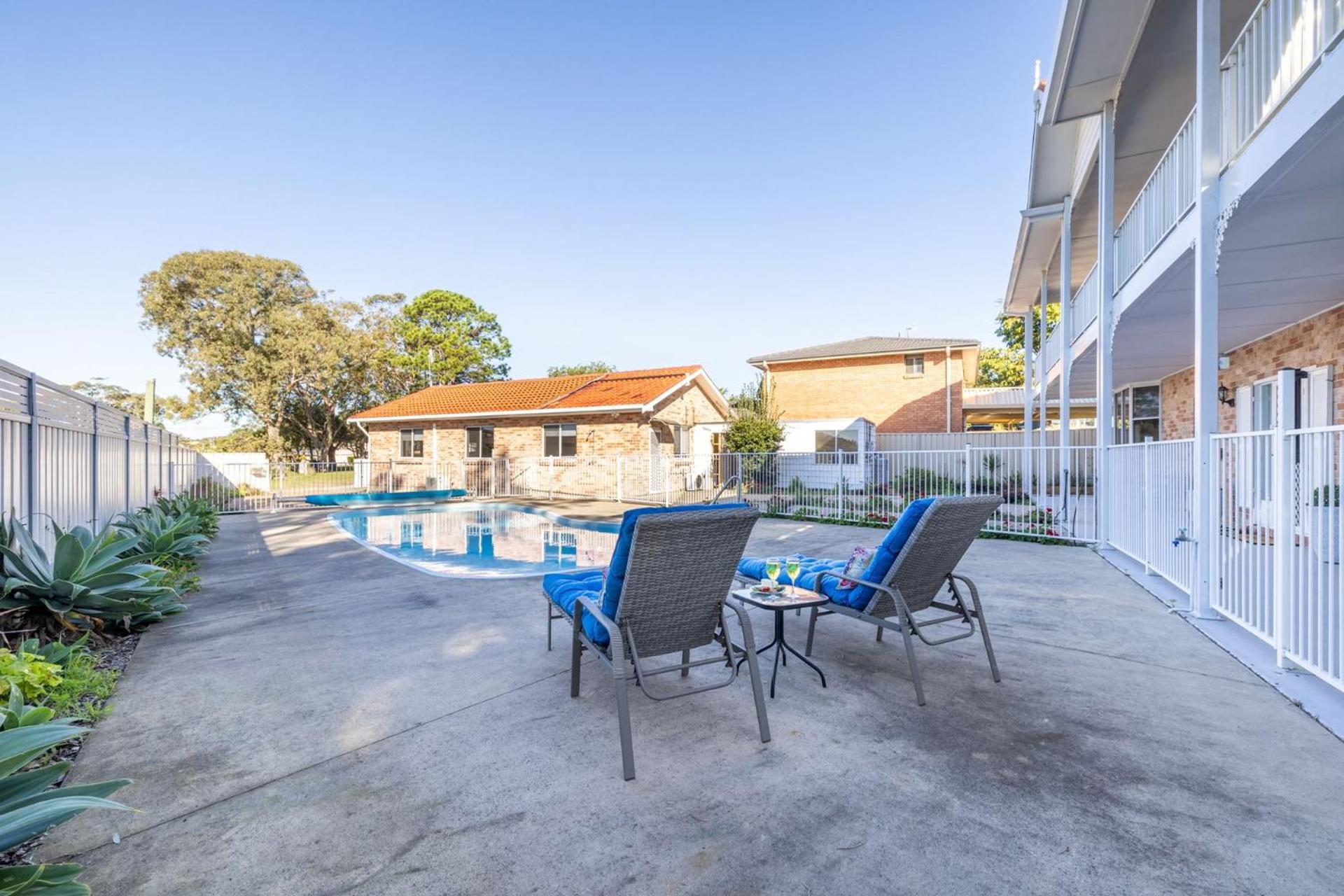 Pet friendly 24 Irawari Crescent - pool, air con, boat parking