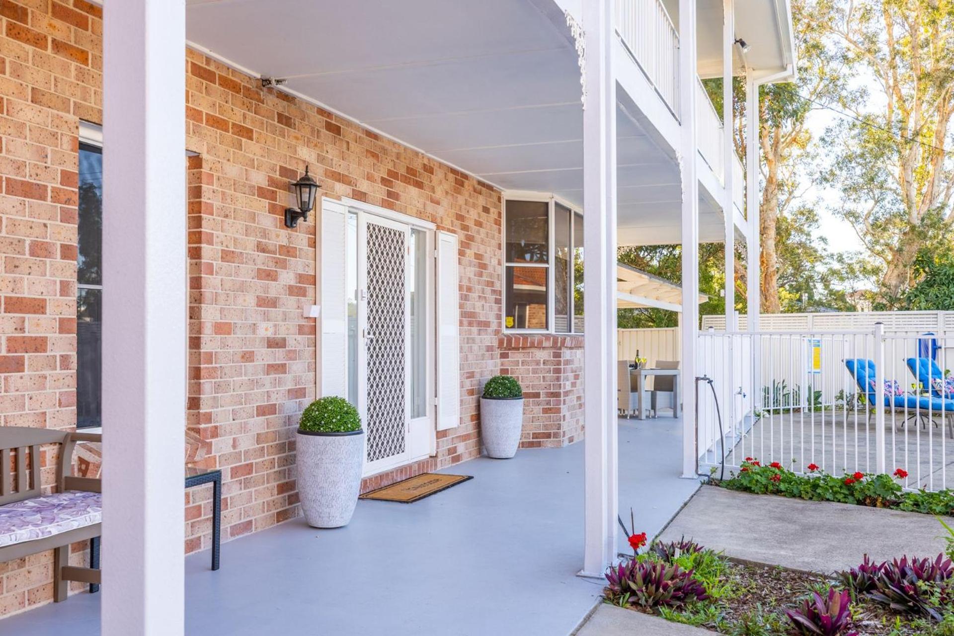 Pet friendly 24 Irawari Crescent - pool, air con, boat parking