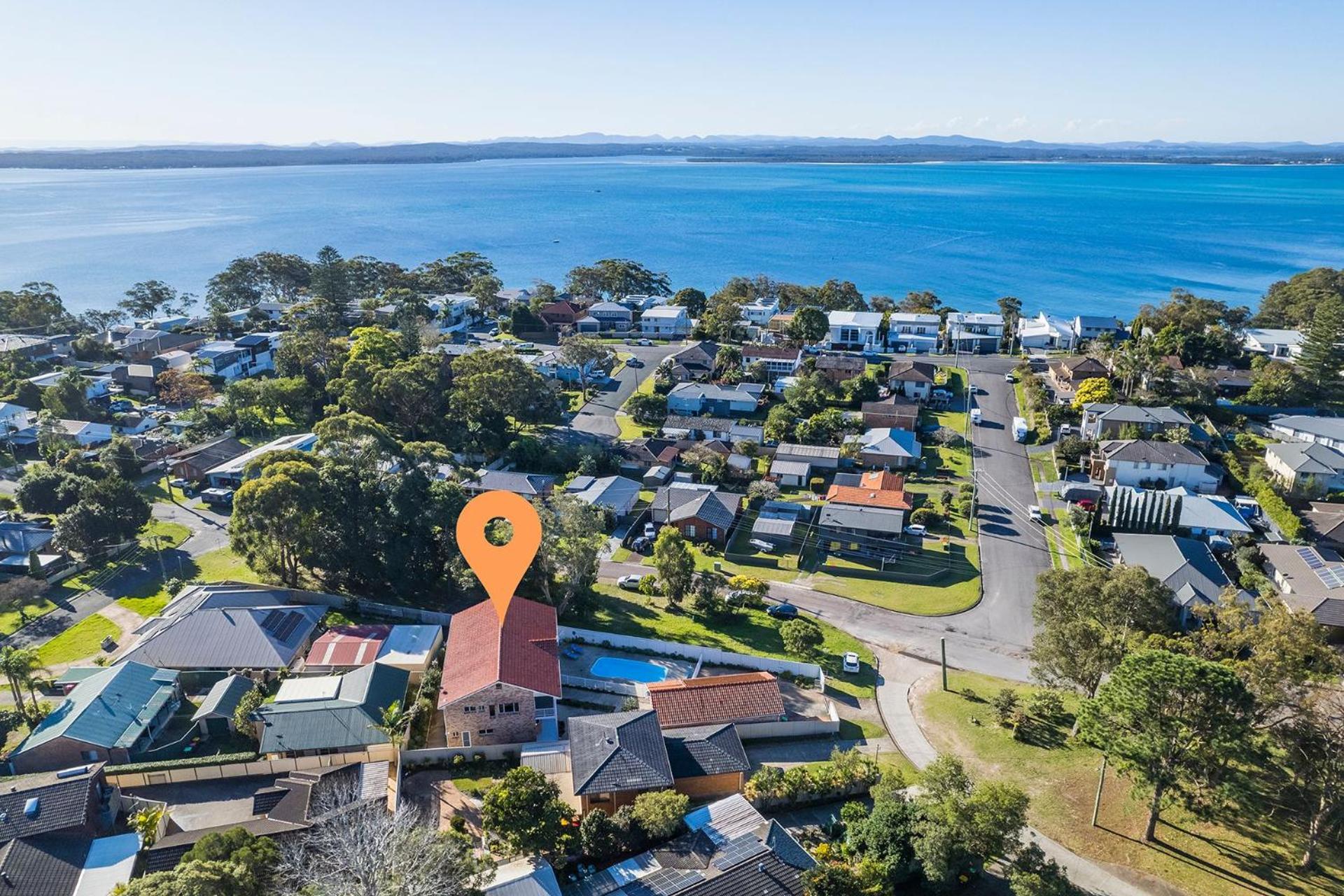 Pet friendly 24 Irawari Crescent - pool, air con, boat parking