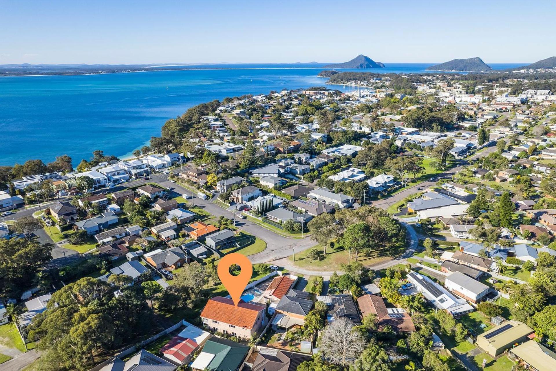 Pet friendly 24 Irawari Crescent - pool, air con, boat parking