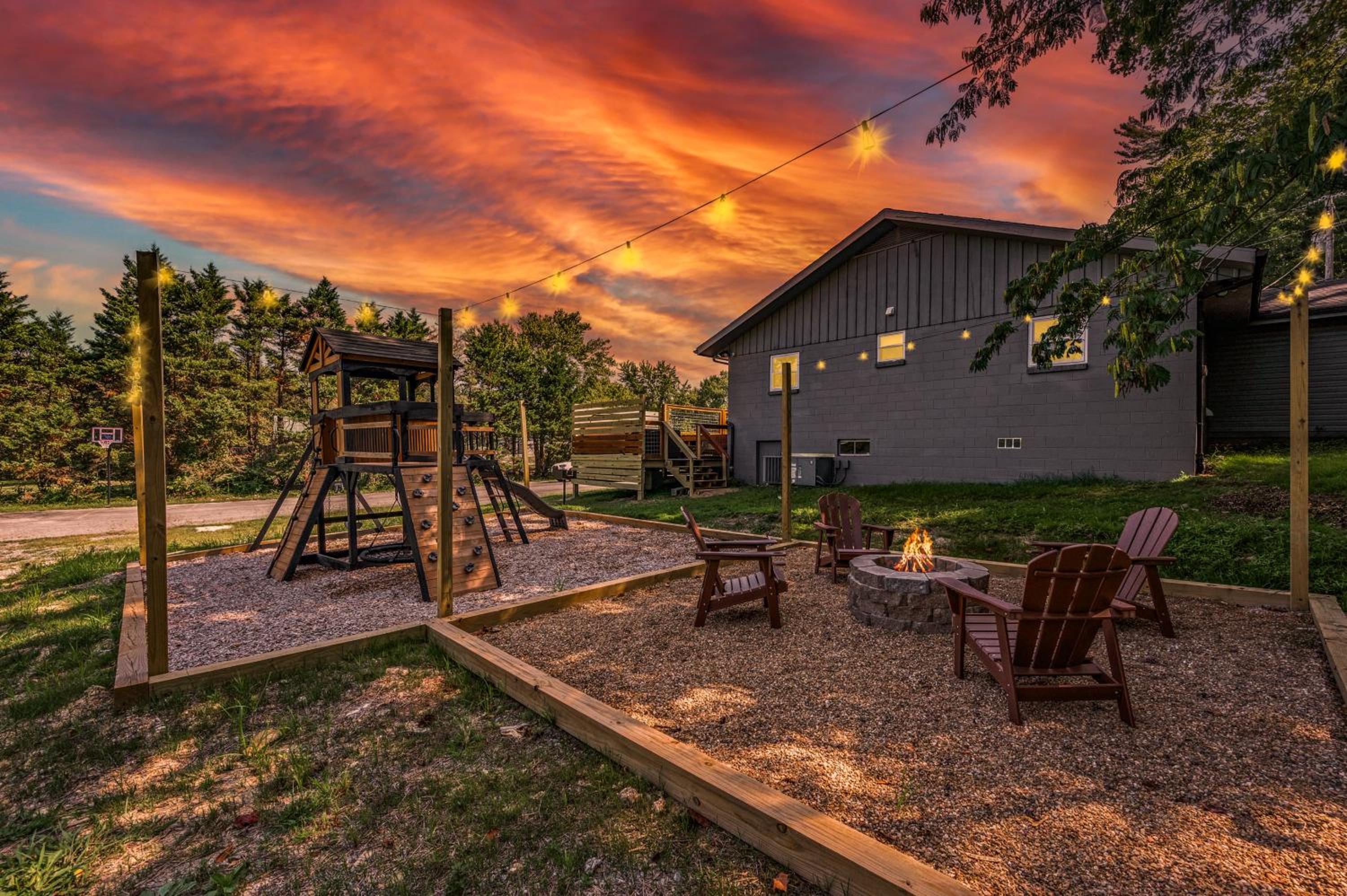 Central Location, Hot Tub, Theater, Grill, EZ Roads view 3