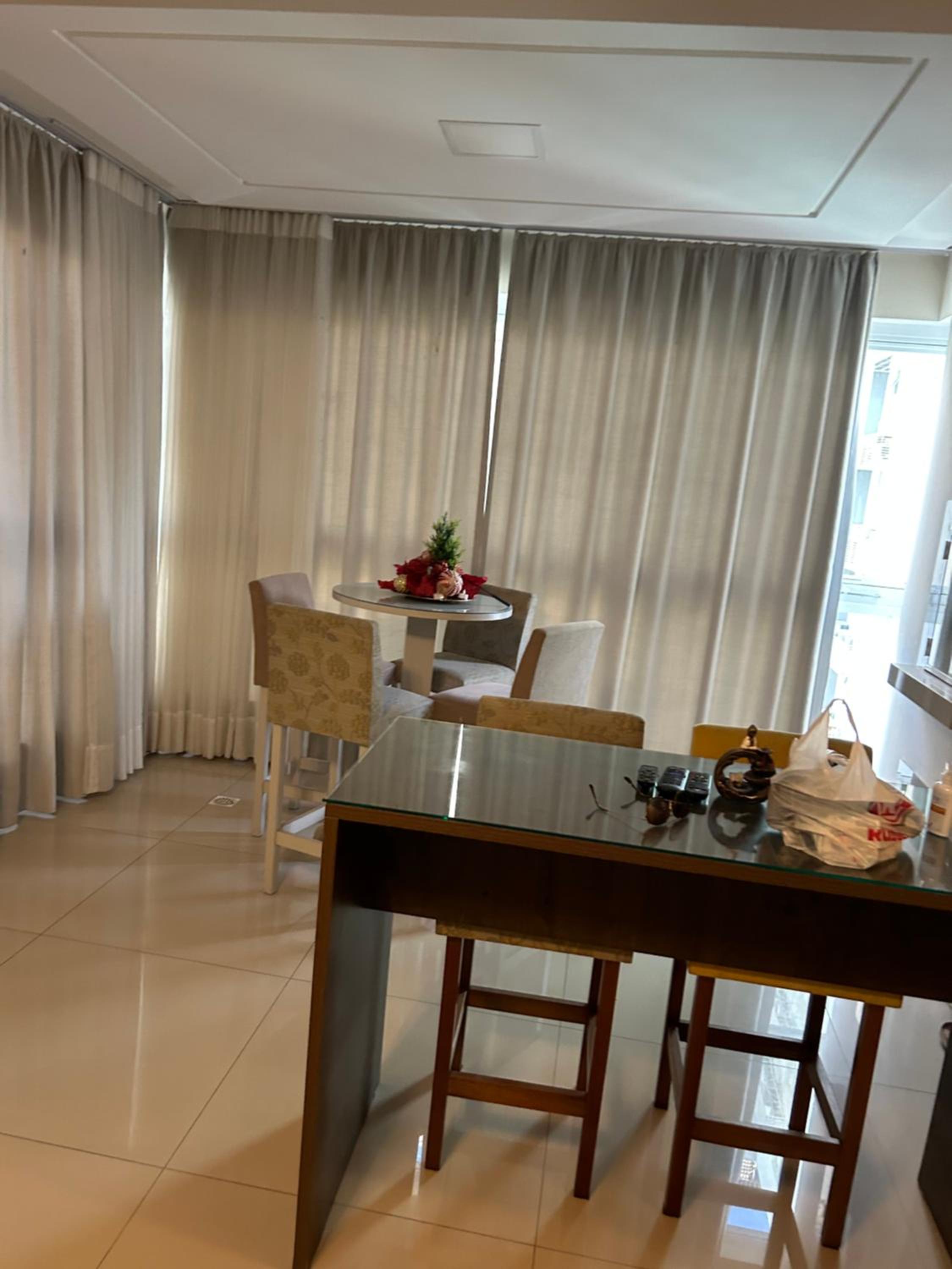 Apartamento em meia praia aconchegante