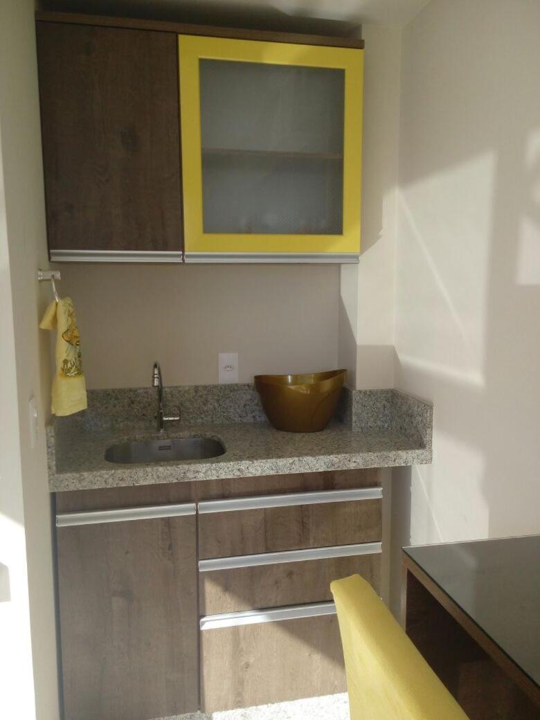 Apartamento em meia praia aconchegante