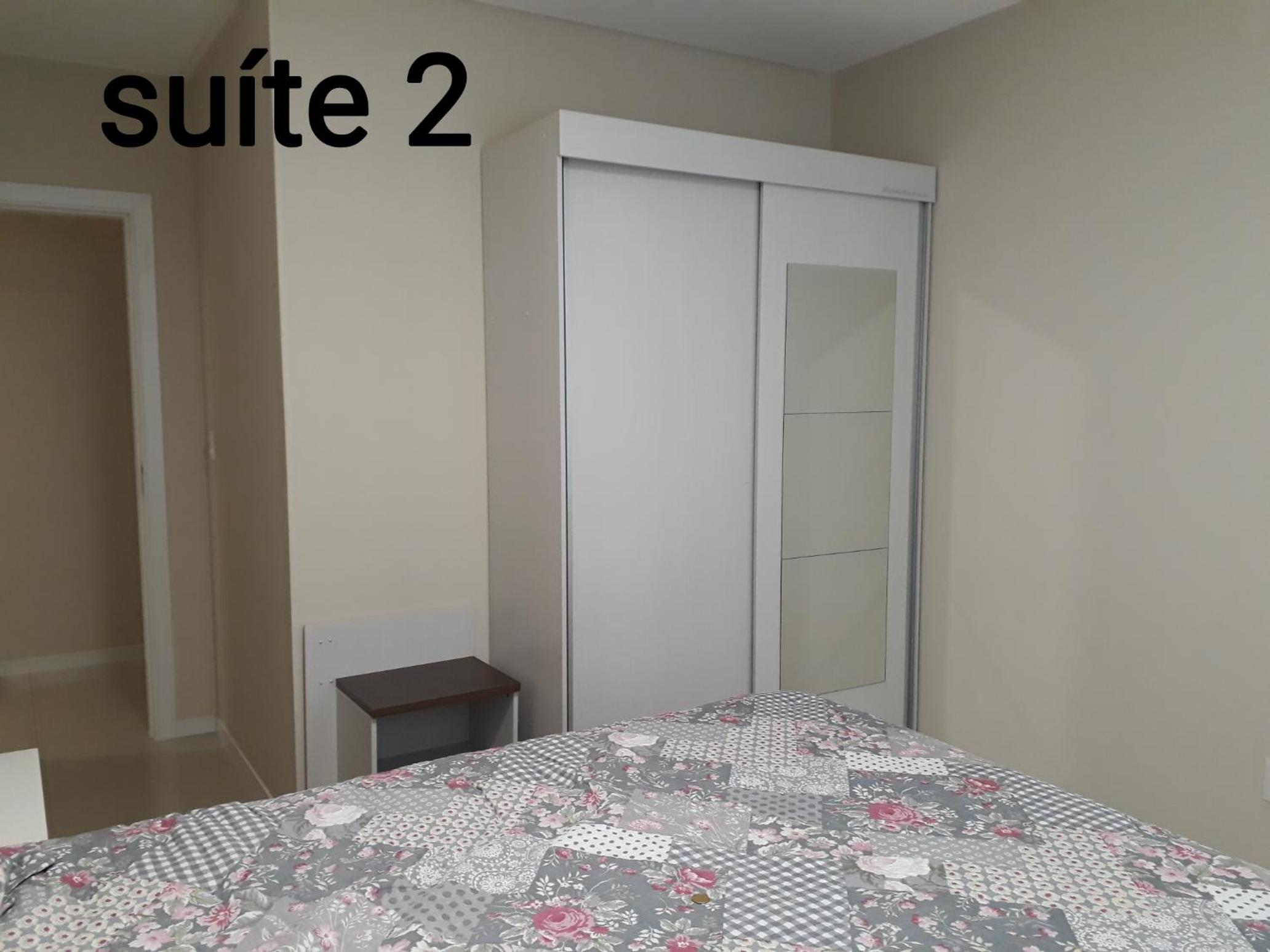 Apartamento em meia praia aconchegante