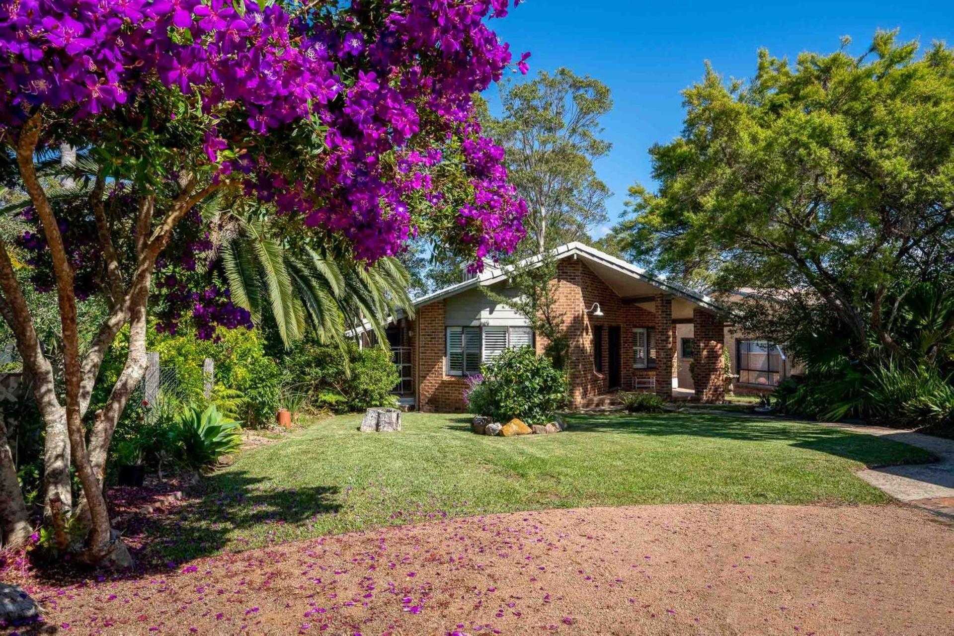 Hahn Sanctuary - waterfront home with kayaks included in stay!