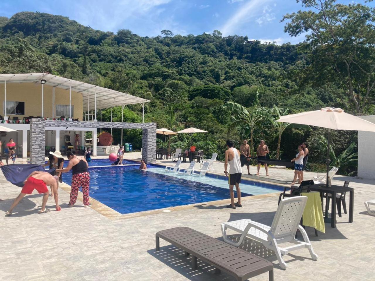 Finca Villa Carmen, Vía Magdalena