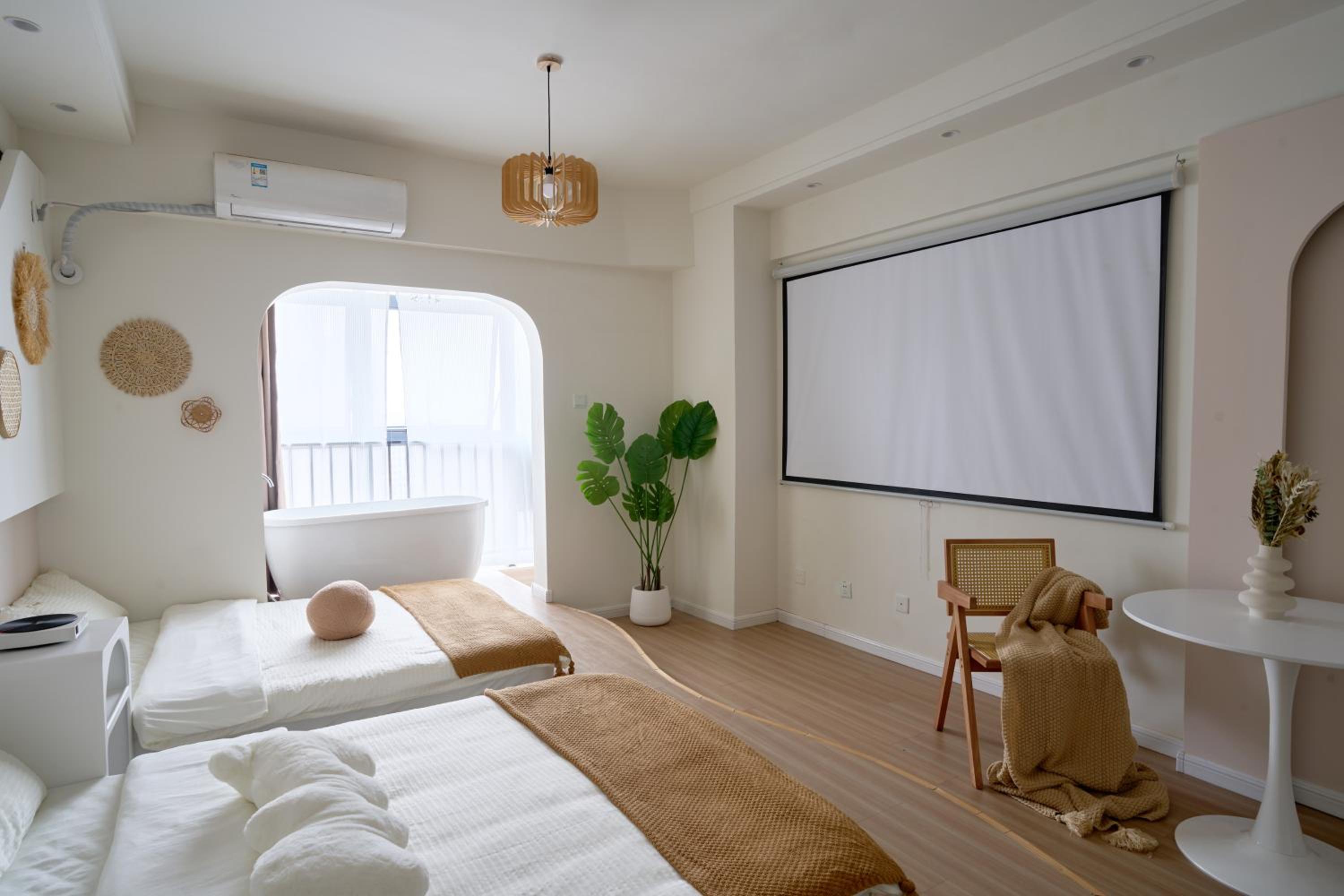 Chiya Cozy Floor-to-Ceiling Window Apartment Near SNIEC, Century Park & Lines 6 & 8 Metro