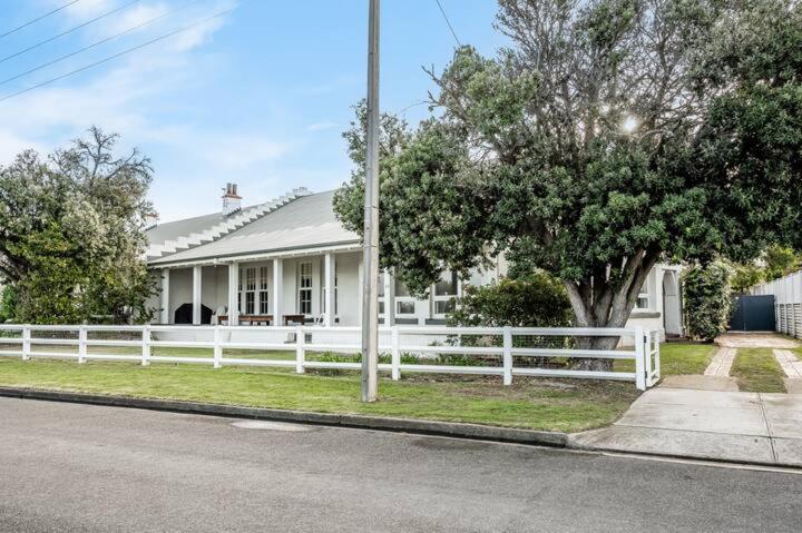 The Summer Lodge 32 Esplanade Victor Harbor - Linen Included