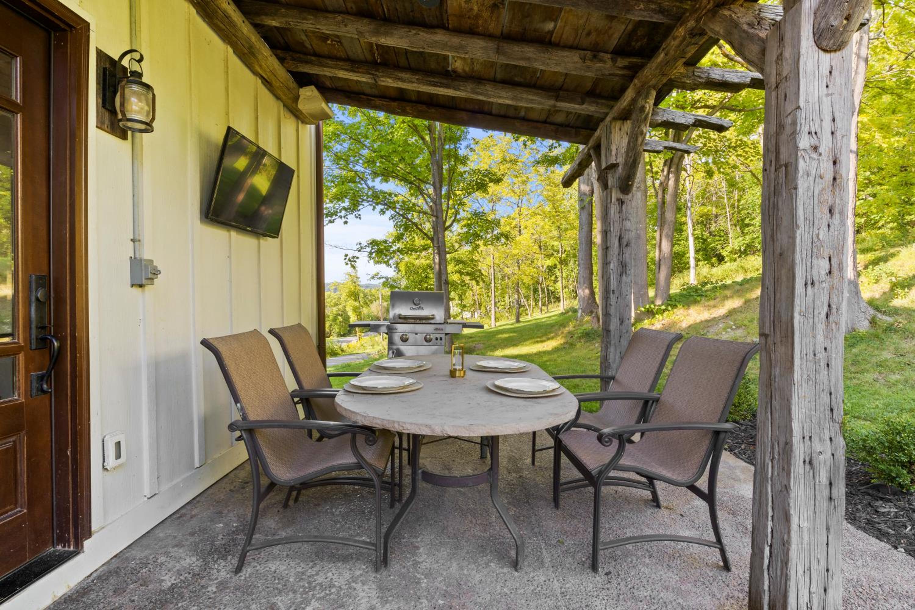 Cozy Two Bedroom Home On Canandaigua Lake view 4