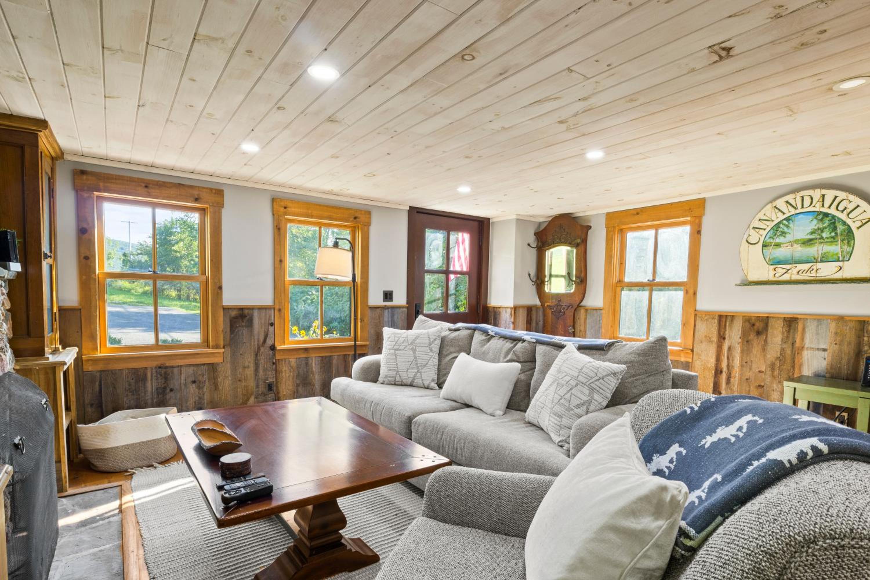 Cozy Two Bedroom Home On Canandaigua Lake view 3
