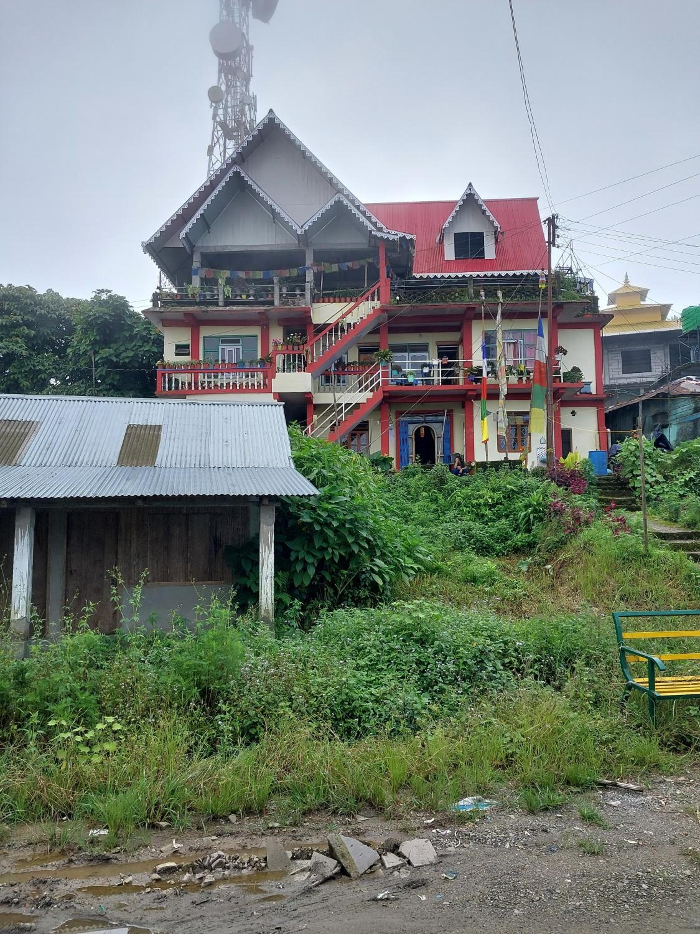 THE SILVER MIST 4F Parijat Homestay