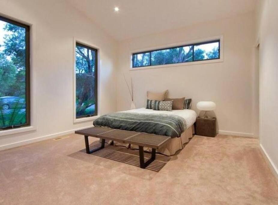The Beach Haven - 4 bedroom Luxury Rye house Sleeps 12