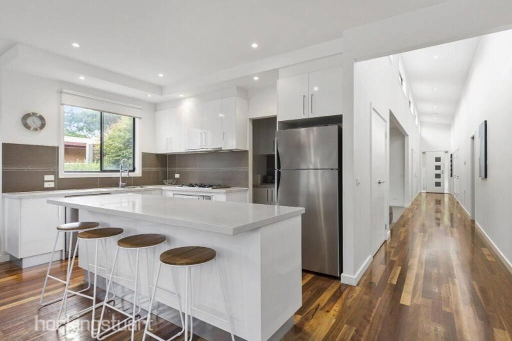 The Beach Haven - 4 bedroom Luxury Rye house Sleeps 12