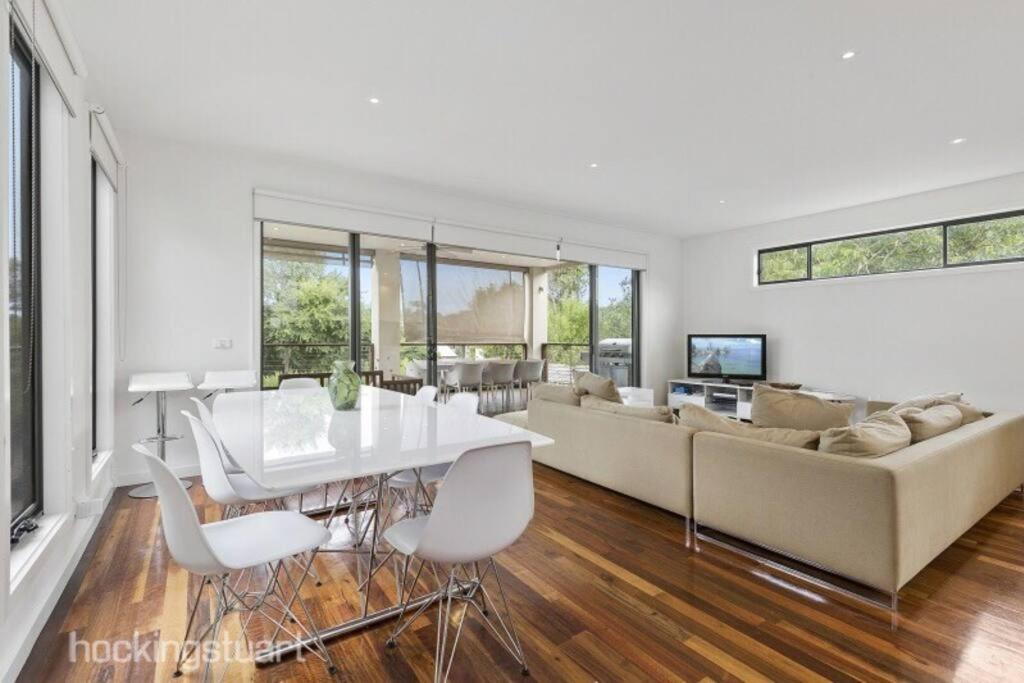 The Beach Haven - 4 bedroom Luxury Rye house Sleeps 12