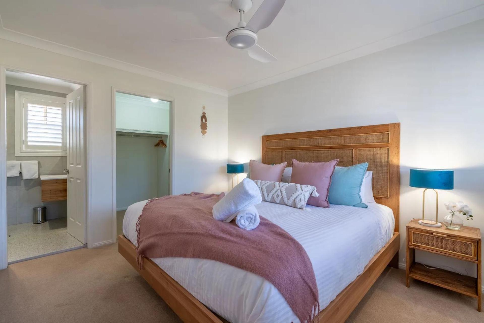 200m to Shellharbour Village - Calm Coastal Townhouse