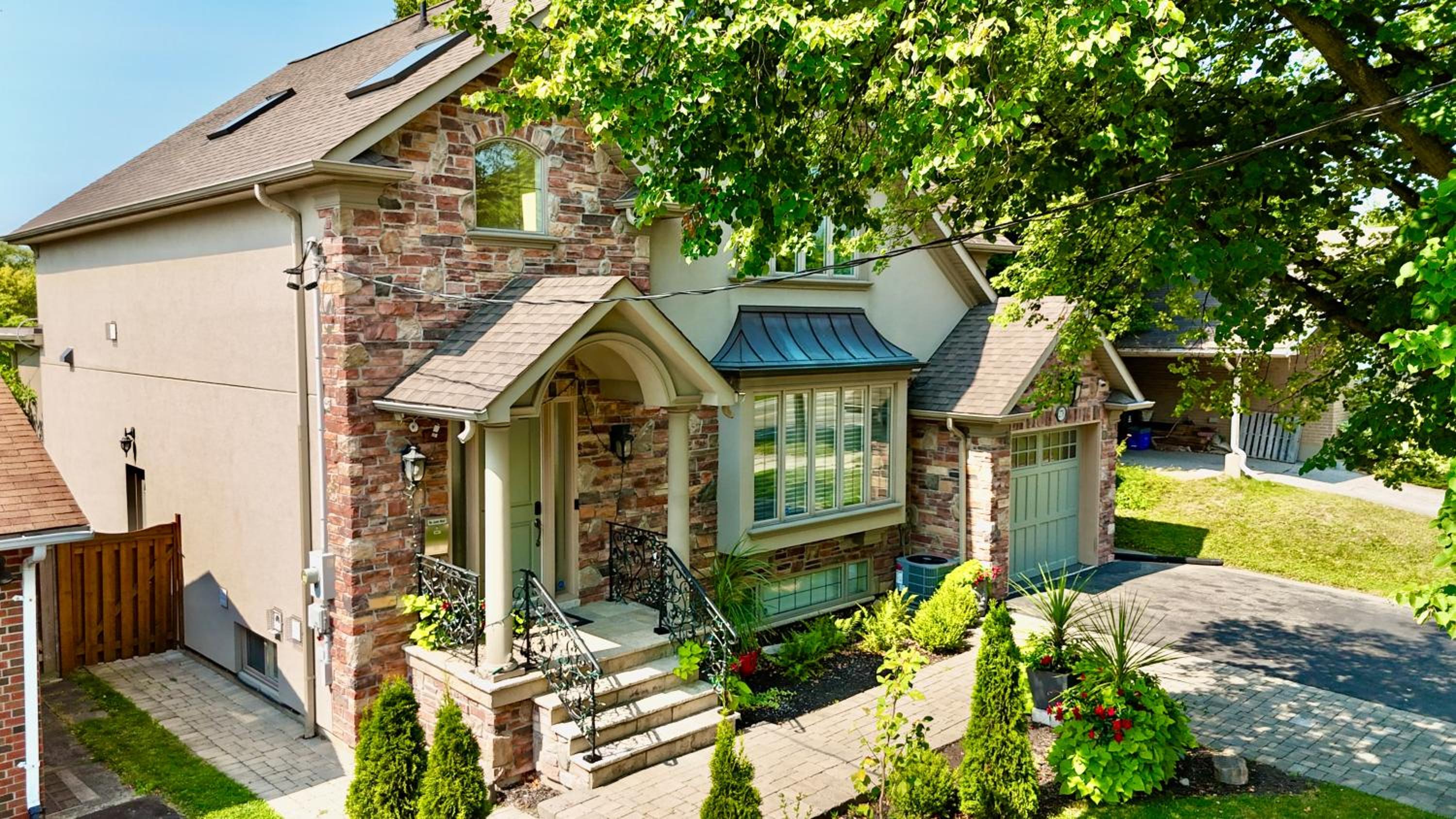 iResidence in Toronto - Unique Mansion - Fantastic Views with Breakfast