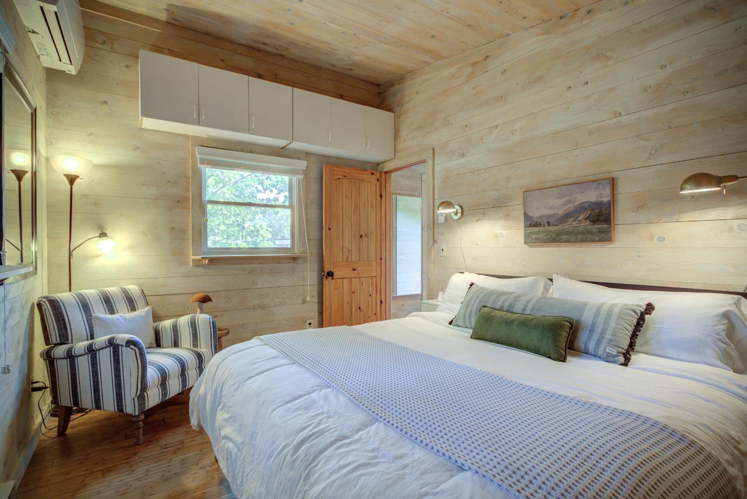 The Zen Den Peaceful Cottage with Mountain Views view 4