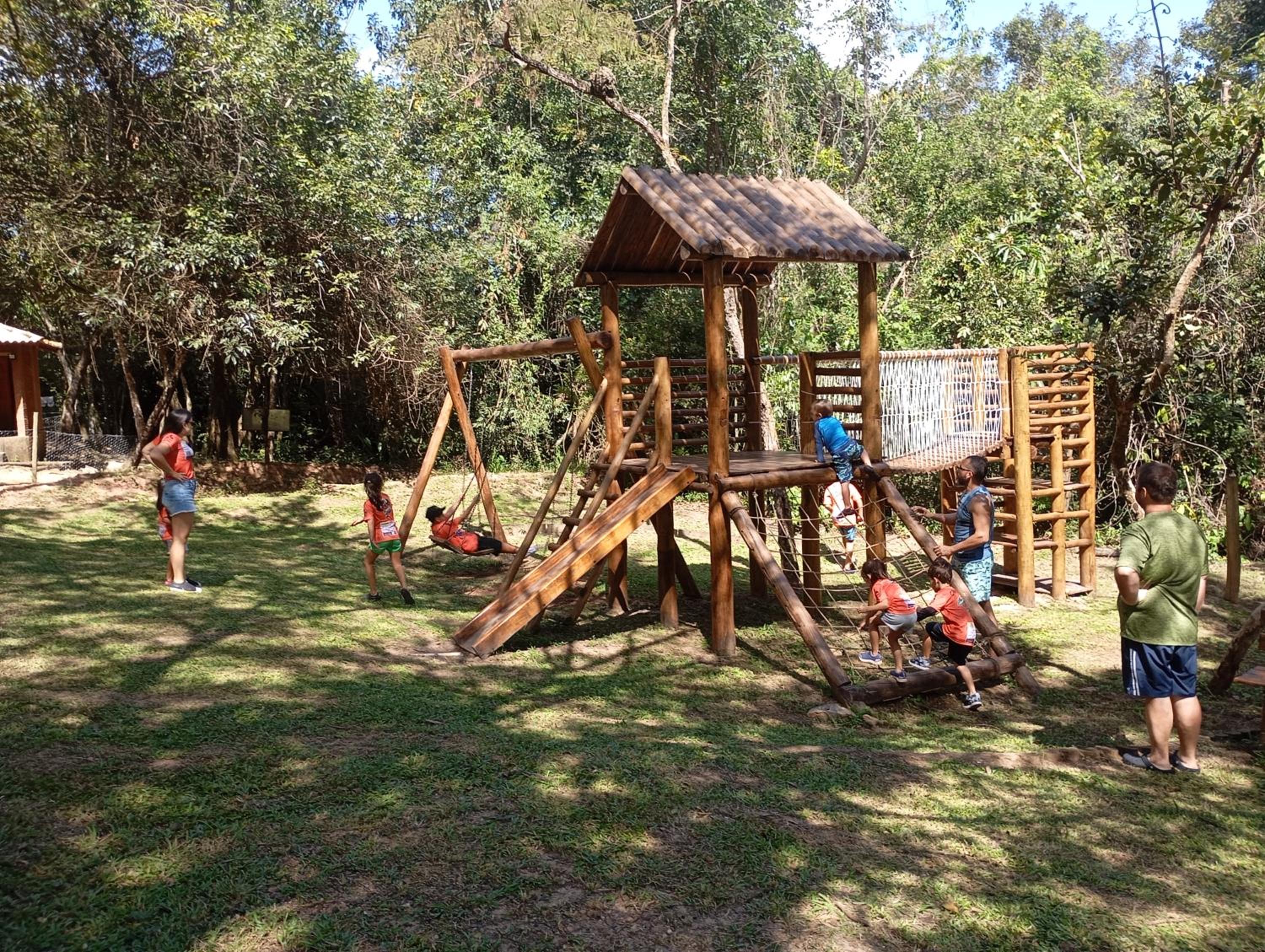 Pousada e Camping Claro Casa de Pedra de Delfinópolis -MG