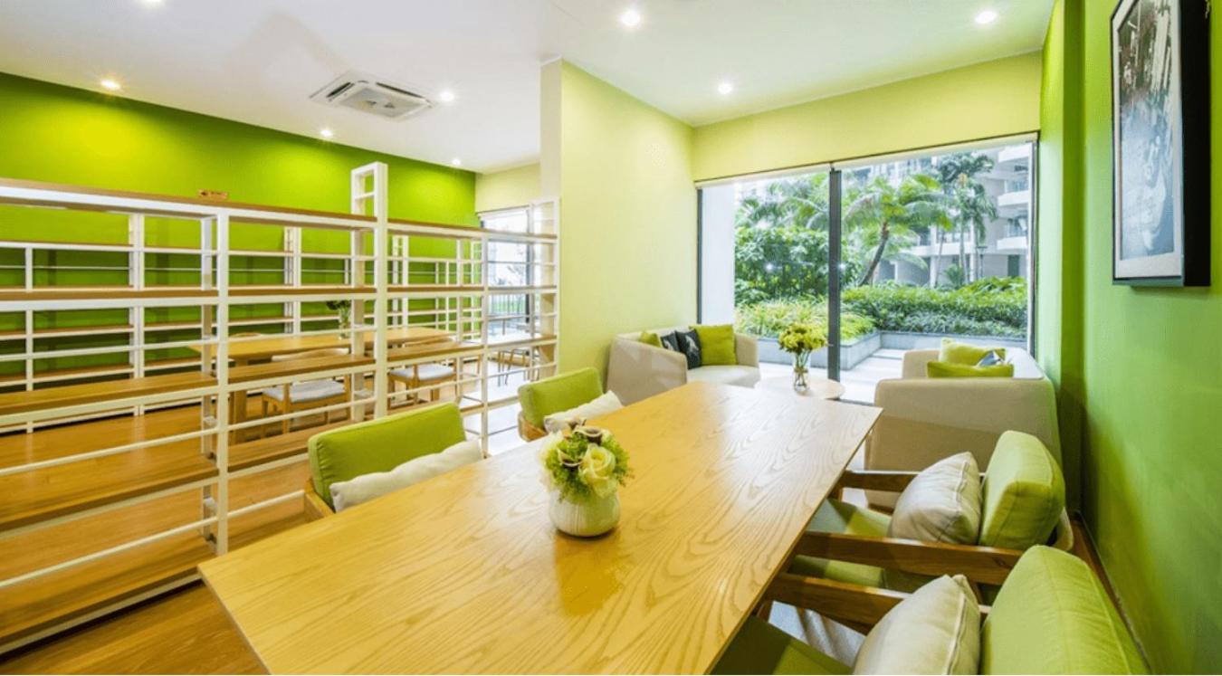 Spacious Balcony Royal Strand Full Seaview with 2CarParks FOC Netflix Access and Youtube Premium 3Beds3Bath for 6-10pax by Minshuku