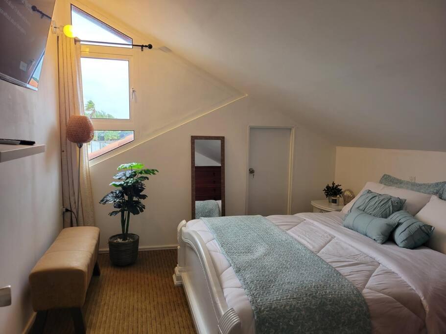 3-Bedroom Home - Raquet Club guest, near Palm Beach