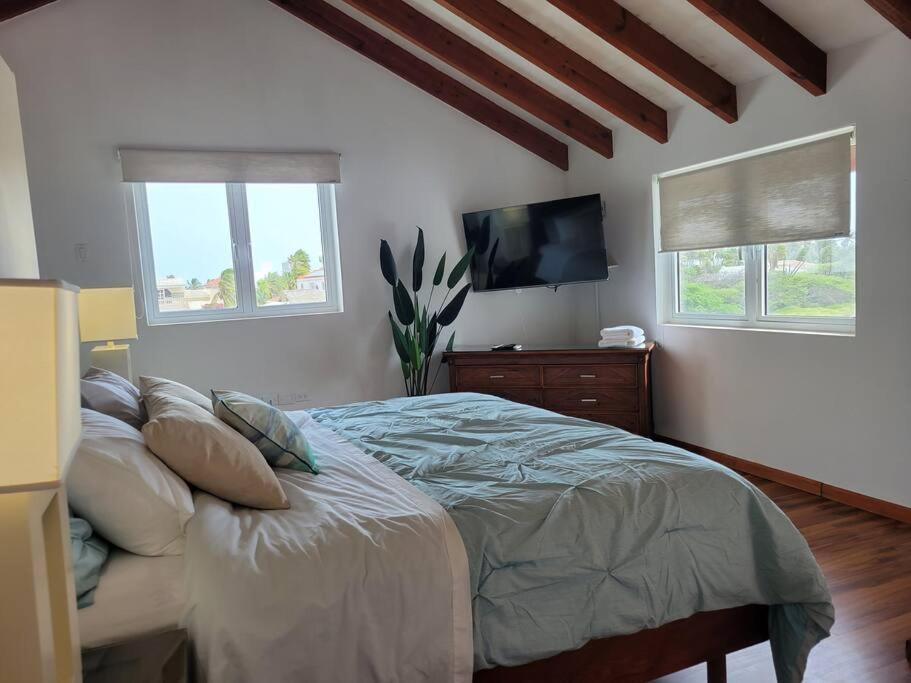 3-Bedroom Home - Raquet Club guest, near Palm Beach