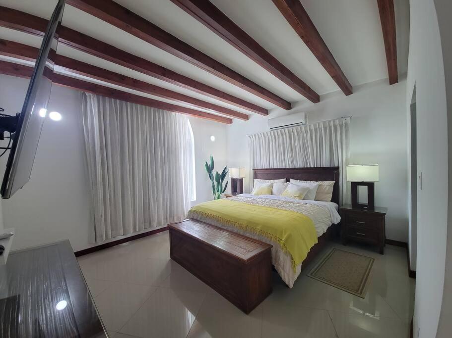 3-Bedroom Home - Raquet Club guest, near Palm Beach