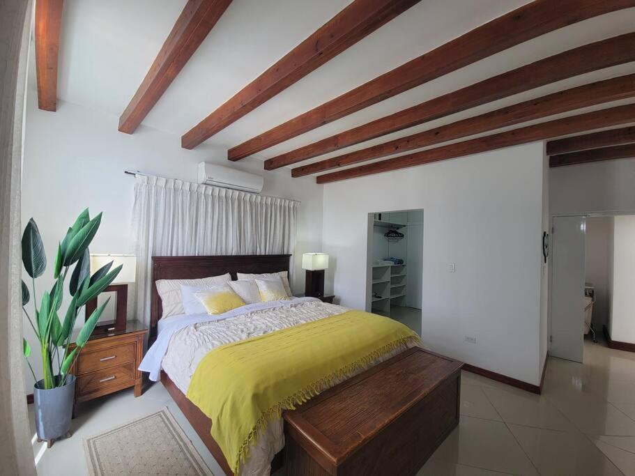 3-Bedroom Home - Raquet Club guest, near Palm Beach