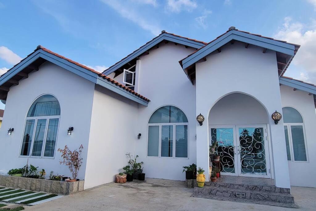 3-Bedroom Home - Raquet Club guest, near Palm Beach
