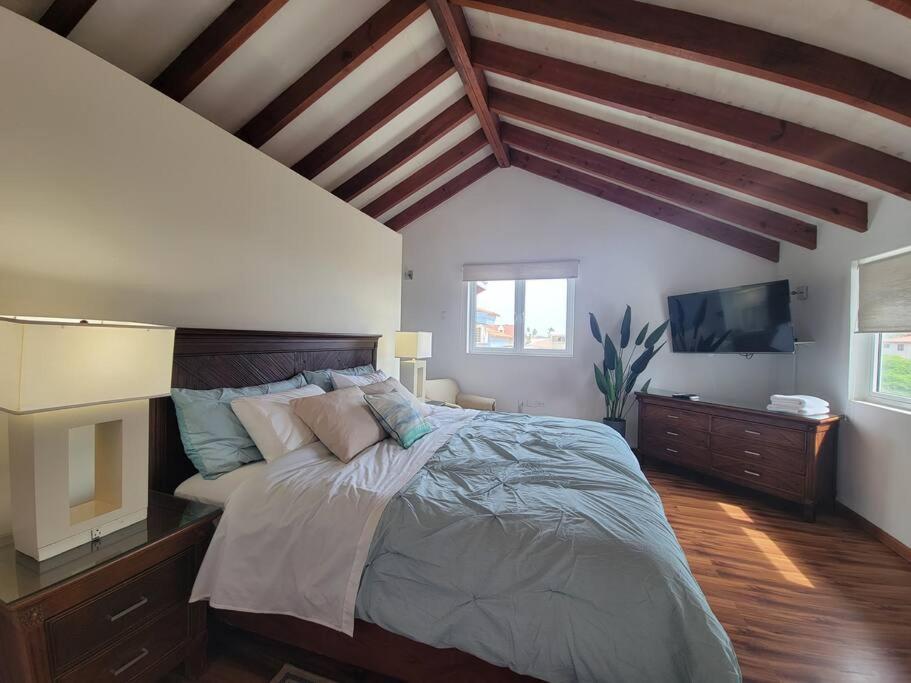 3-Bedroom Home - Raquet Club guest, near Palm Beach