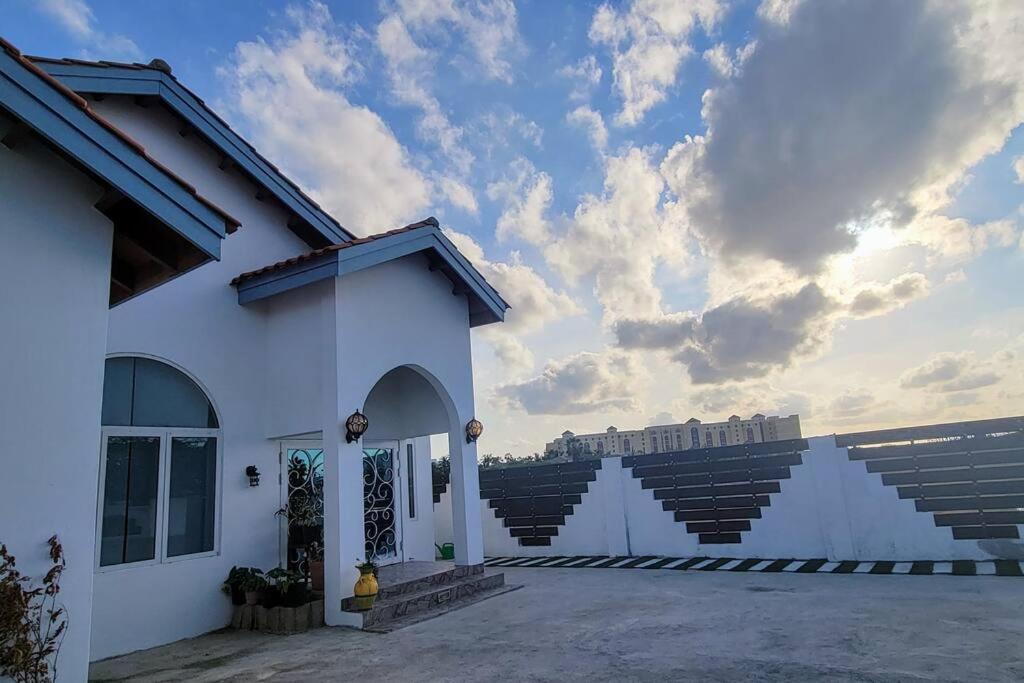 3-Bedroom Home - Raquet Club guest, near Palm Beach