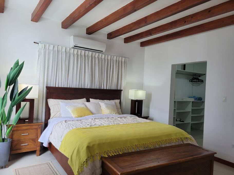 3-Bedroom Home - Raquet Club guest, near Palm Beach