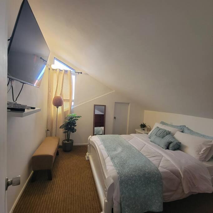 3-Bedroom Home - Raquet Club guest, near Palm Beach