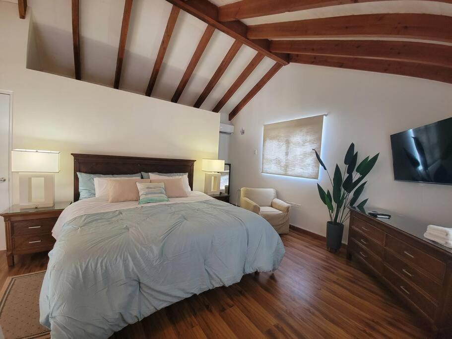3-Bedroom Home - Raquet Club guest, near Palm Beach