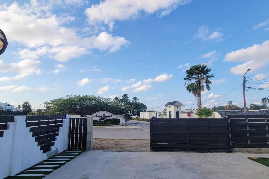 3-Bedroom Home - Raquet Club guest, near Palm Beach